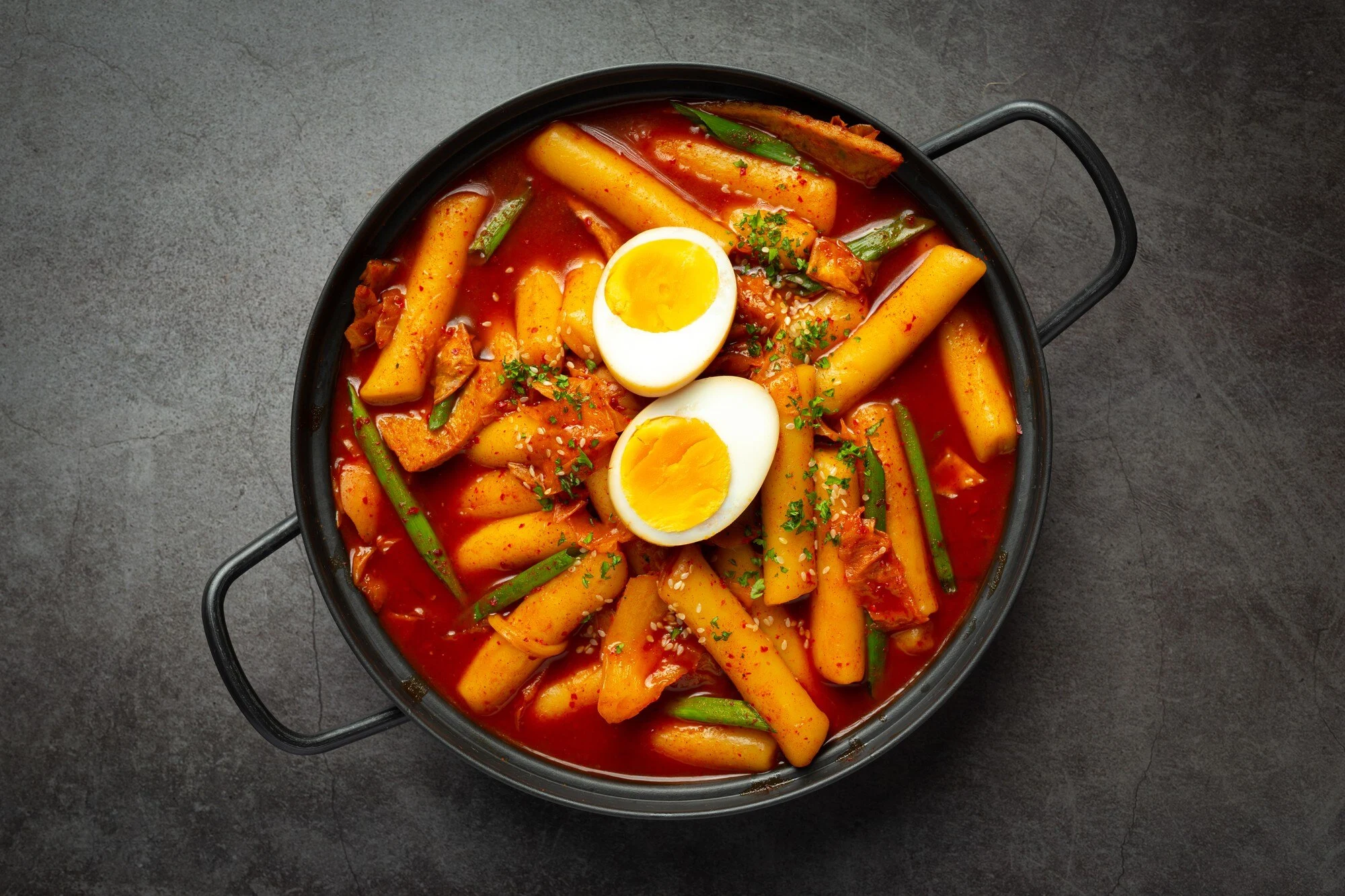 cheesy-tokbokki-korean-traditional-food-black-board-background-lunch-dish_1150-42988