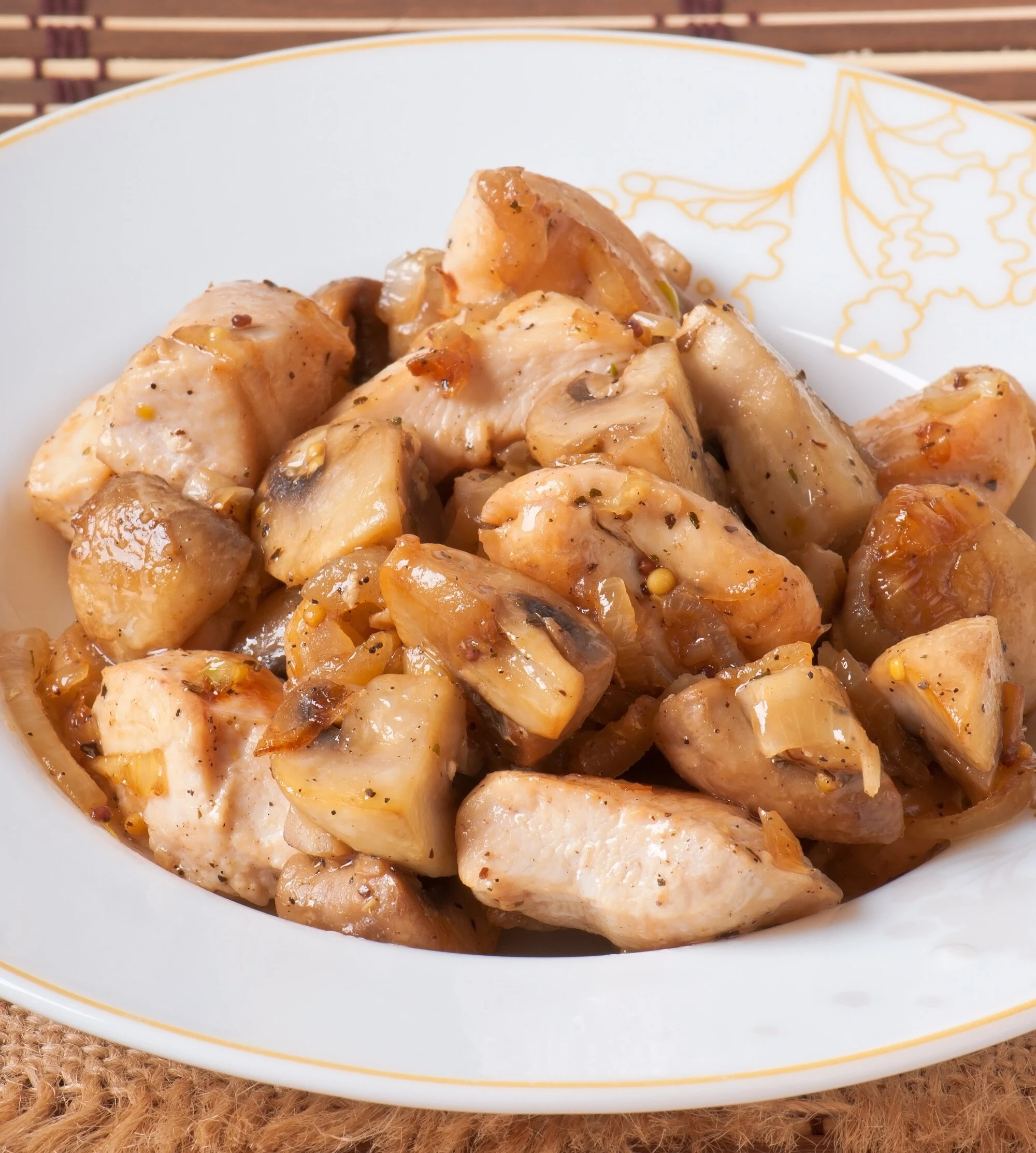 sauteed-chicken-with-mushrooms_2829-12848